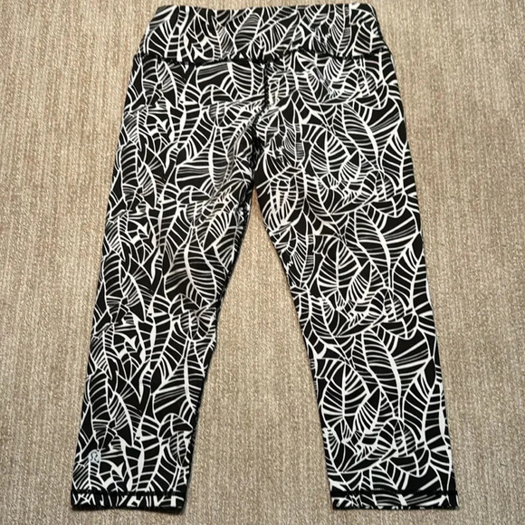 Lululemon Wunder Under Crop Full-On Luxtreme Roll Down Black High Waist Size 4 - Picture 8 of 11